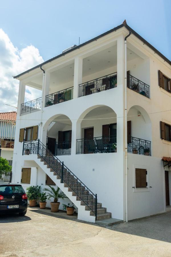 Katerina & Elia'S Family House Daire Leonídion Dış mekan fotoğraf
